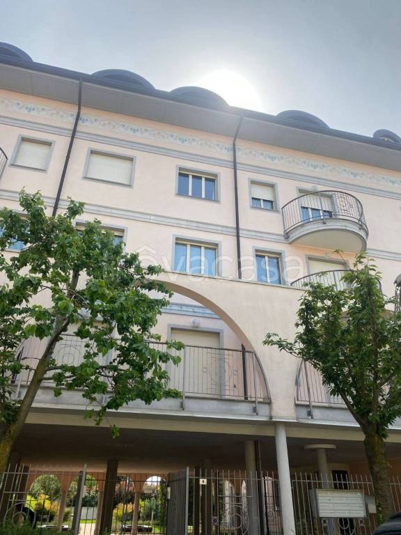 appartamento in vendita a Gallarate in zona Crenna
