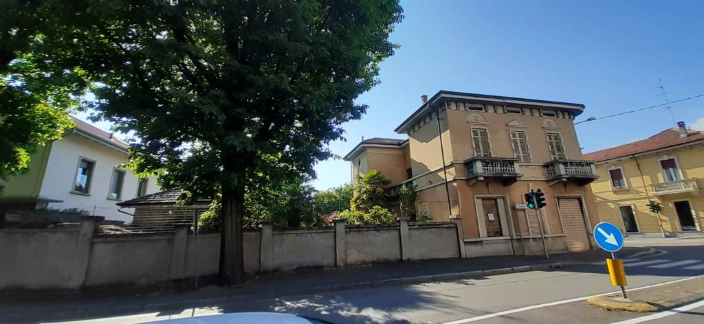 casa indipendente in vendita a Gallarate in zona Arnate