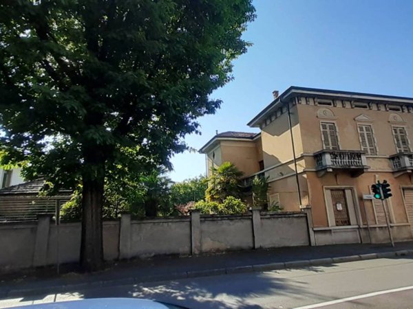 casa indipendente in vendita a Gallarate in zona Arnate