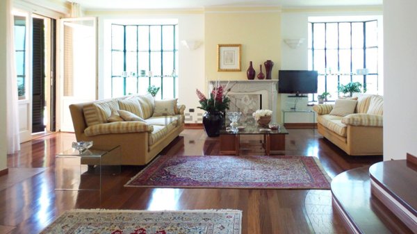 casa indipendente in vendita a Gallarate in zona Sciarè