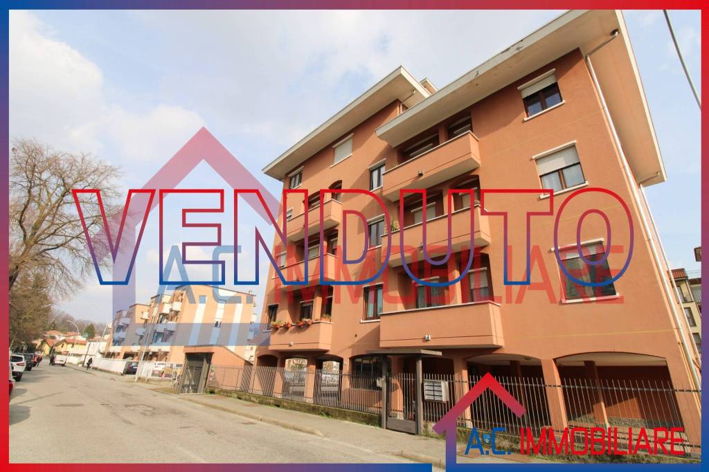 appartamento in vendita a Gallarate in zona Moriggia