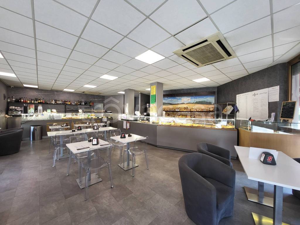 negozio in vendita a Gallarate in zona Arnate