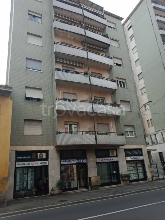 appartamento in vendita a Gallarate in zona Sciarè