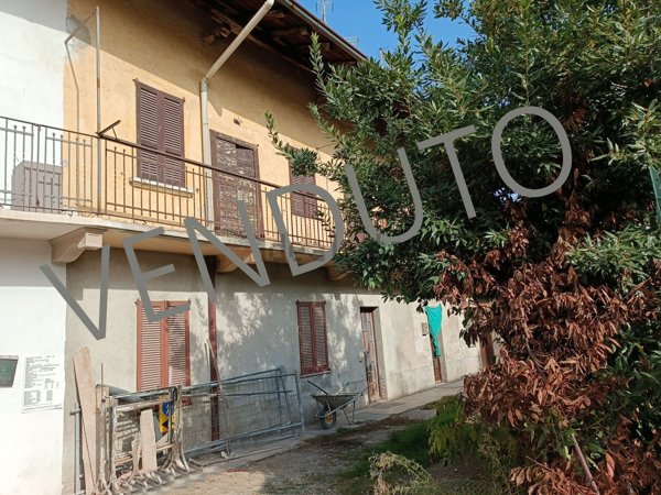 appartamento in vendita a Gallarate in zona Crenna