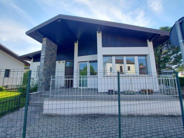 casa indipendente in vendita a Gallarate in zona Cascinetta