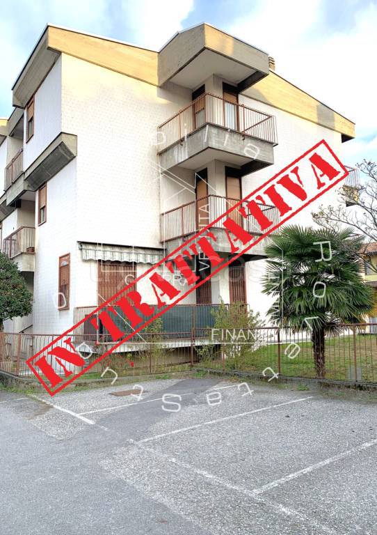 appartamento in vendita a Gallarate in zona Sciarè