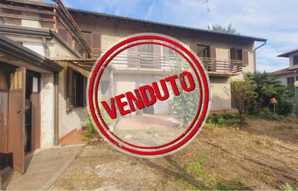 casa indipendente in vendita a Gallarate in zona Arnate