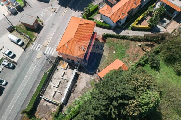locale commerciale in vendita a Gallarate in zona Moriggia