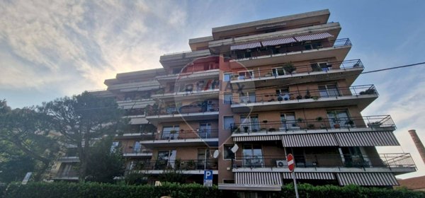 appartamento in vendita a Gallarate in zona Sciarè