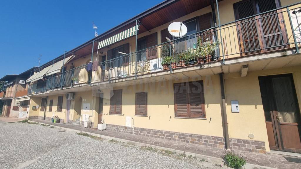 appartamento in vendita a Gallarate in zona Arnate