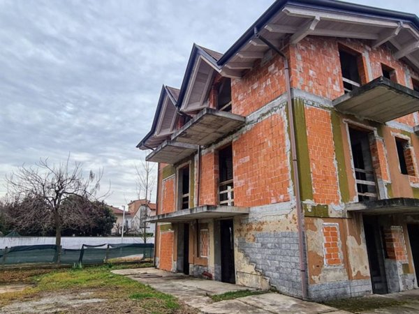 intera palazzina in vendita a Gallarate in zona Ronchi