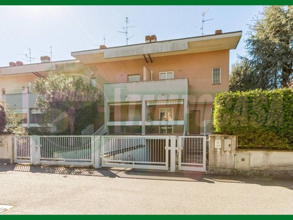 casa indipendente in vendita a Gallarate in zona Arnate