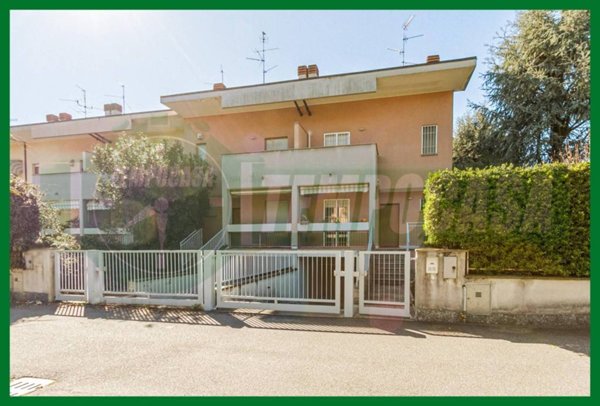 casa indipendente in vendita a Gallarate in zona Arnate