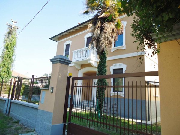 casa indipendente in vendita a Gallarate in zona Cascinetta