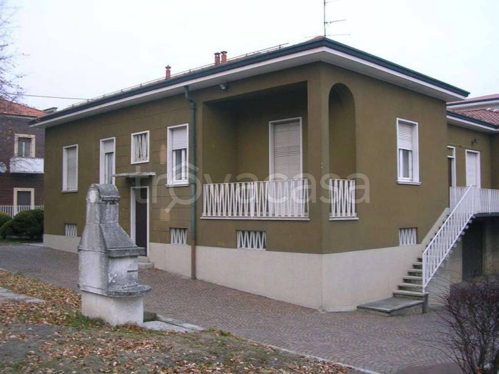 negozio in vendita a Gallarate in zona Arnate