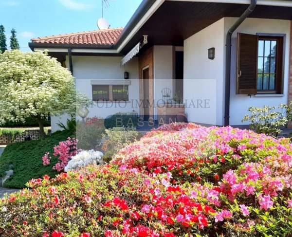 casa indipendente in vendita a Gallarate