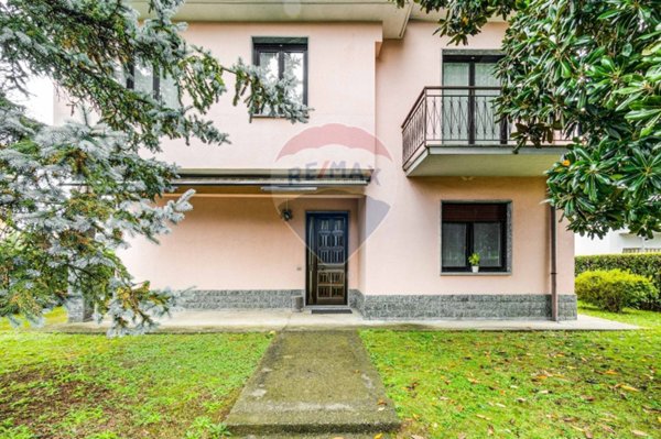 casa indipendente in vendita a Gallarate