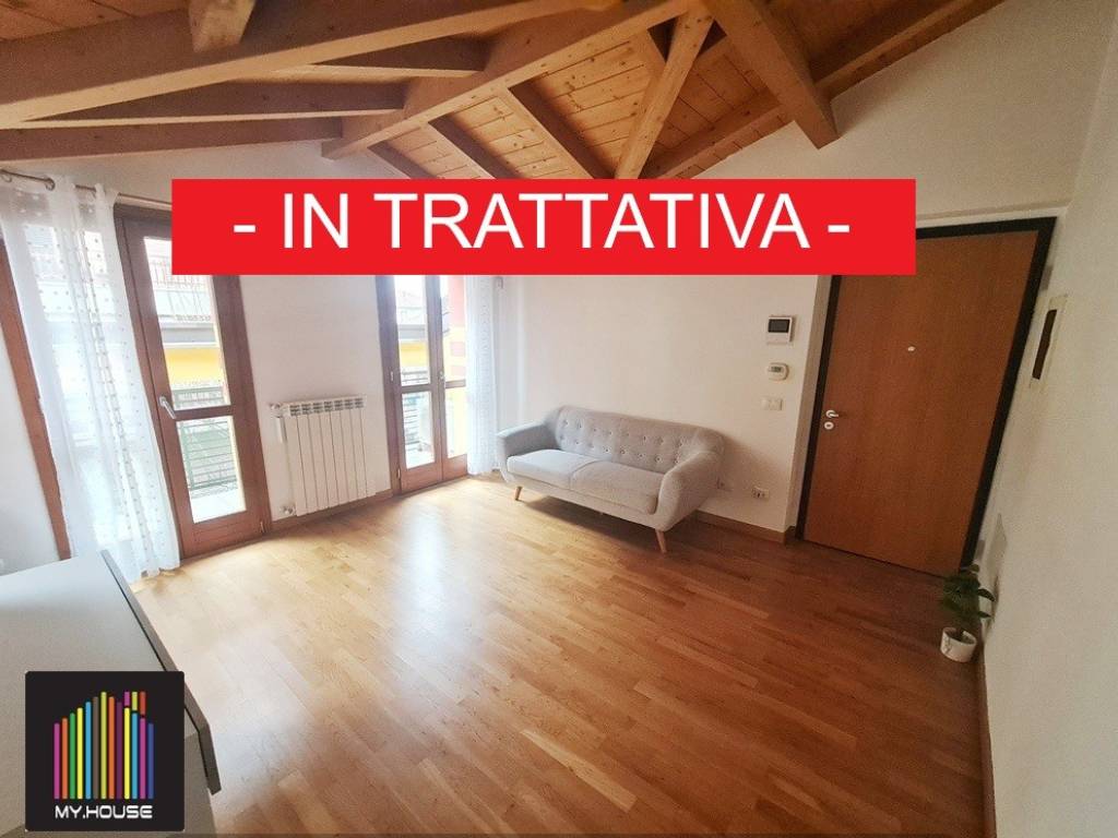 attico in vendita a Gallarate in zona Cascinetta