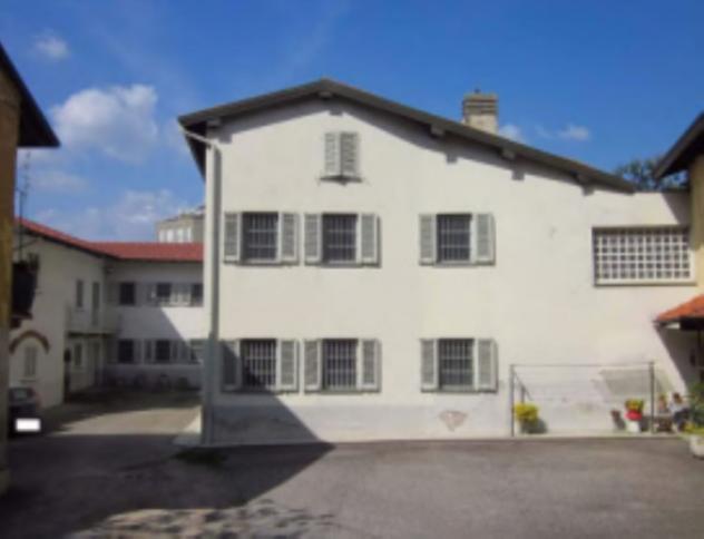 locale commerciale in vendita a Gallarate in zona Crenna