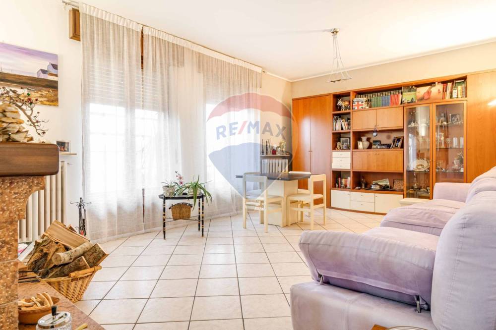 appartamento in vendita a Gallarate in zona Crenna