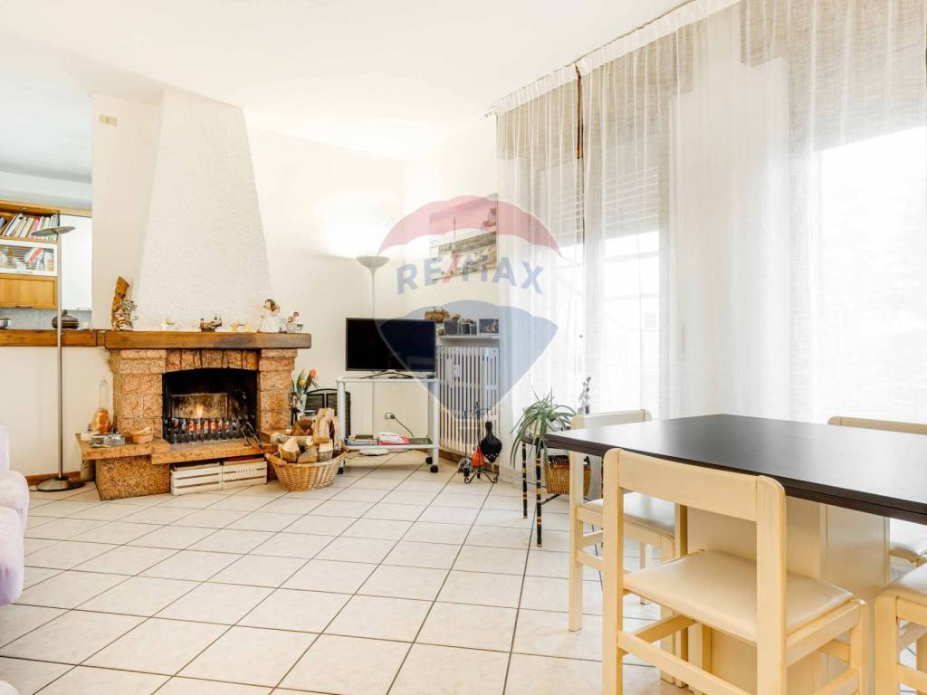 appartamento in vendita a Gallarate in zona Crenna