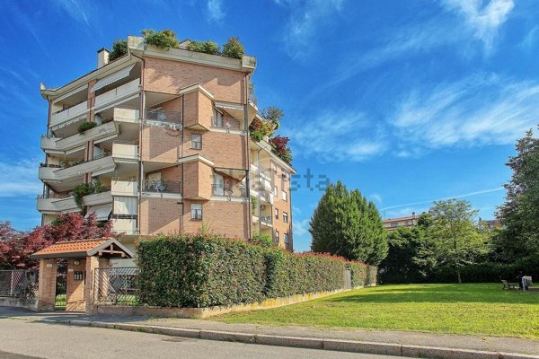 appartamento in vendita a Gallarate in zona Sciarè