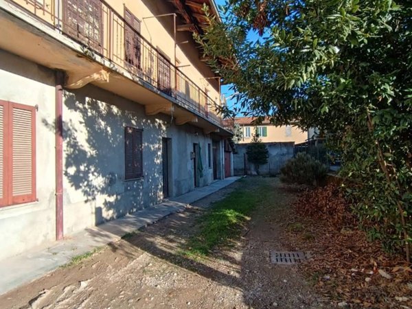 casa indipendente in vendita a Gallarate in zona Crenna