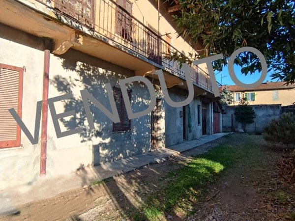 casa indipendente in vendita a Gallarate in zona Crenna