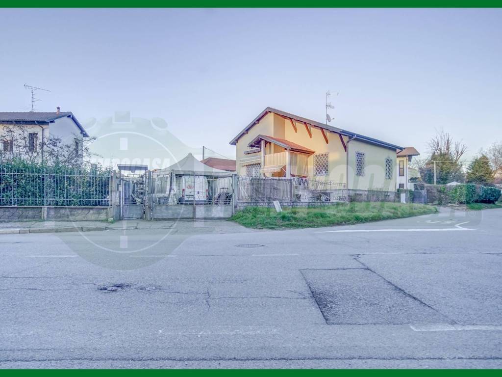 casa indipendente in vendita a Gallarate