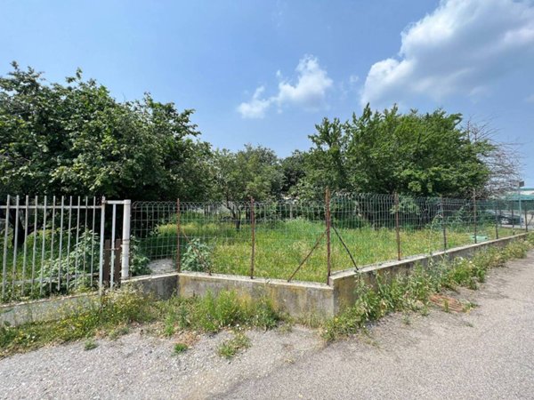terreno edificabile in vendita a Gallarate in zona Sciarè