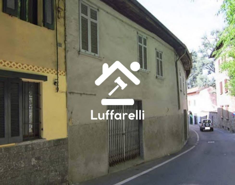 locale commerciale in vendita a Gallarate in zona Crenna