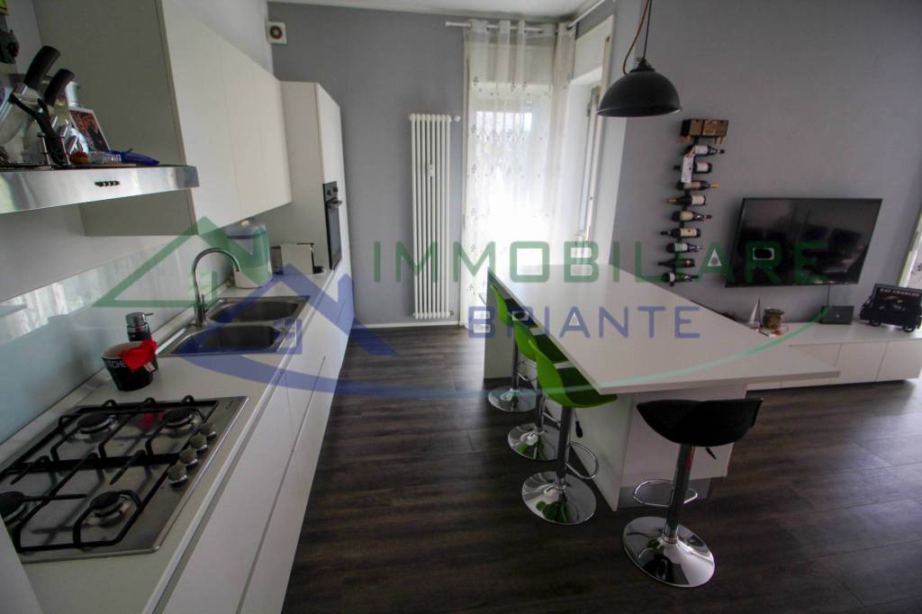 appartamento in vendita a Gallarate in zona Sciarè