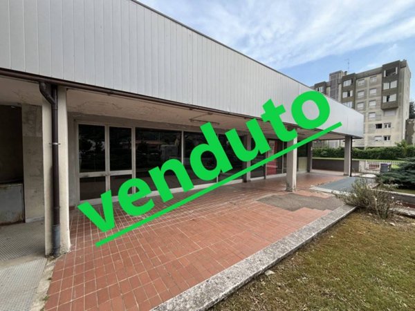 locale commerciale in vendita a Gallarate