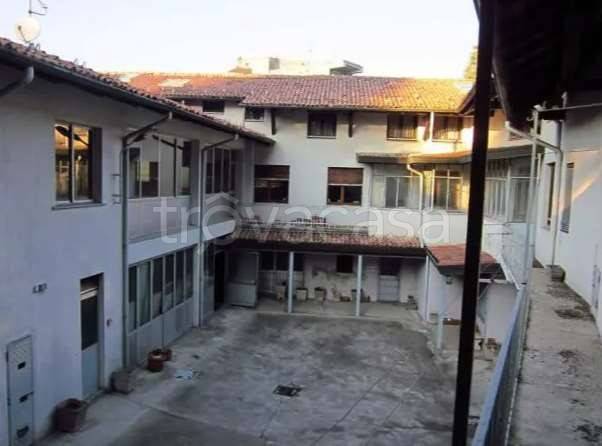 negozio in vendita a Gallarate in zona Crenna