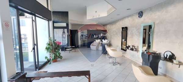locale commerciale in vendita a Gallarate