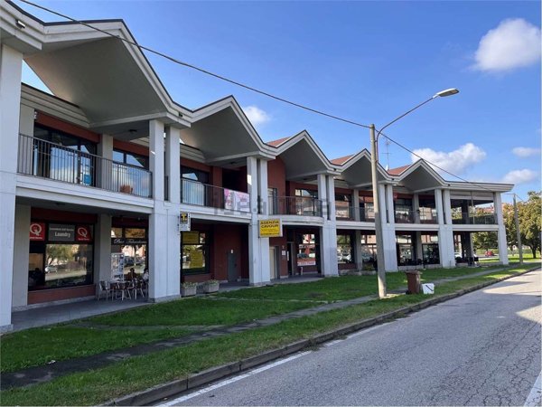 negozio in vendita a Gallarate in zona Madonna in Campagna