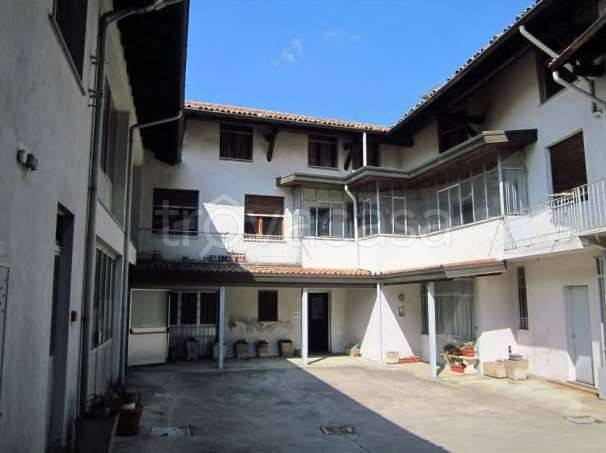 locale commerciale in vendita a Gallarate in zona Crenna