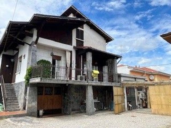 casa indipendente in vendita a Gallarate