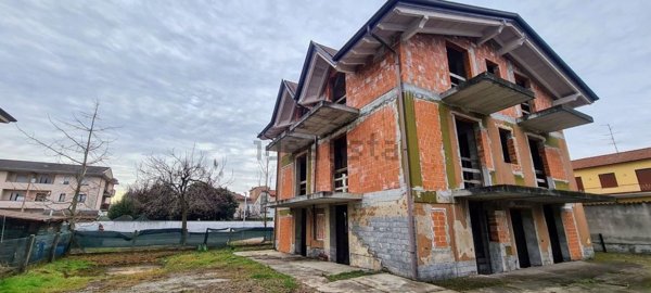 casa indipendente in vendita a Gallarate in zona Ronchi