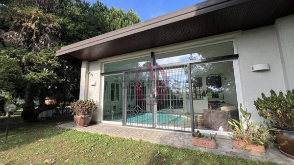 casa indipendente in vendita a Gallarate in zona Arnate