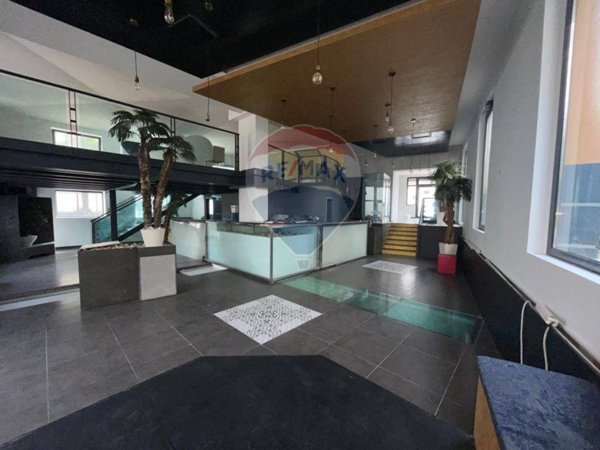 negozio in vendita a Gallarate in zona Arnate