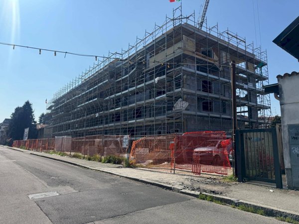 appartamento in vendita a Gallarate in zona Sciarè