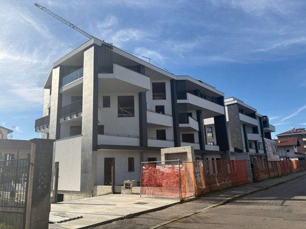 appartamento in vendita a Gallarate in zona Sciarè