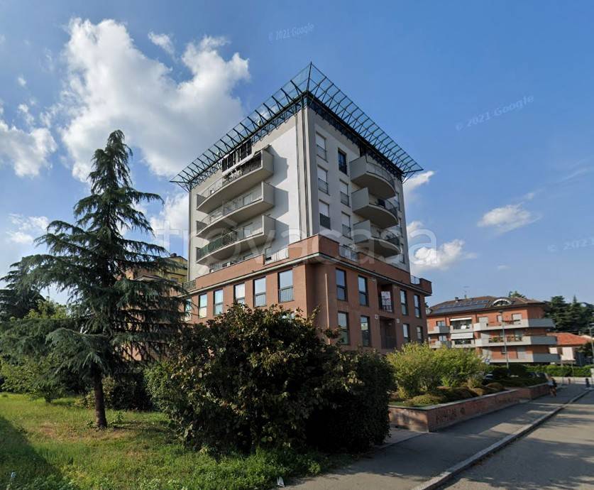 appartamento in vendita a Gallarate in zona Sciarè
