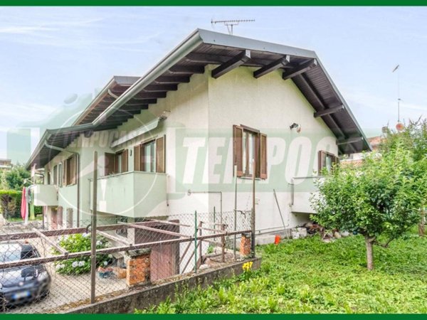 casa indipendente in vendita a Gallarate in zona Crenna