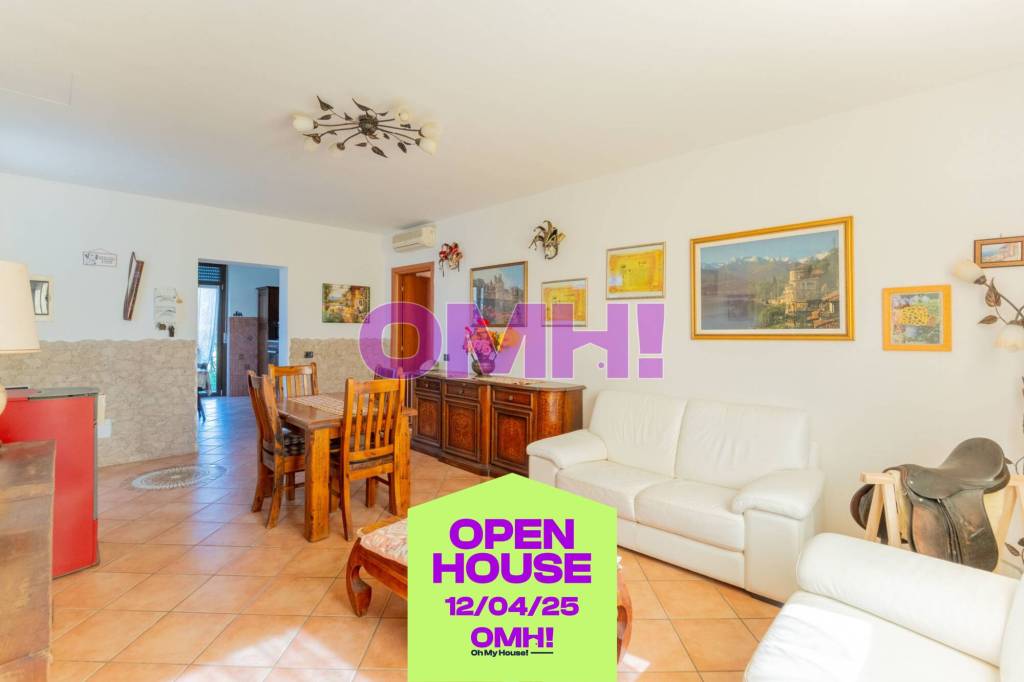 casa indipendente in vendita a Gallarate in zona Crenna