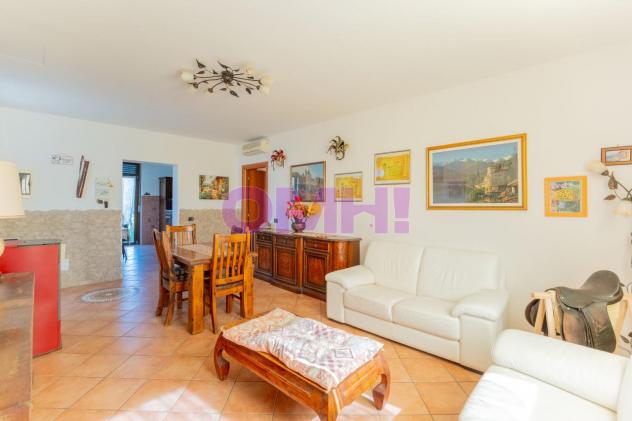 casa indipendente in vendita a Gallarate in zona Crenna