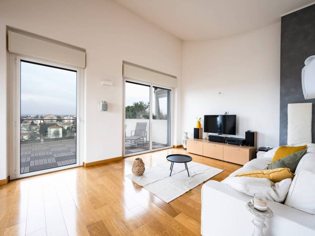 appartamento in vendita a Gallarate in zona Arnate