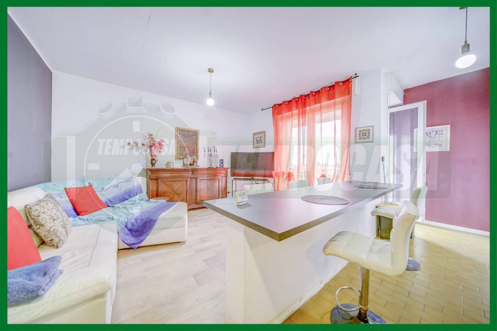 appartamento in vendita a Gallarate in zona Sciarè