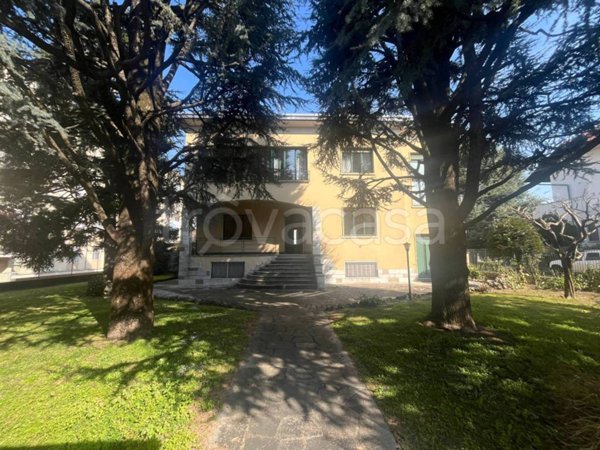 casa indipendente in vendita a Gallarate in zona Arnate